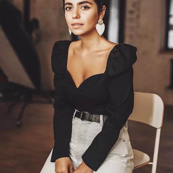 Black Lantern Puff Sleeves Sweetheart Top - Picture 3 of 4